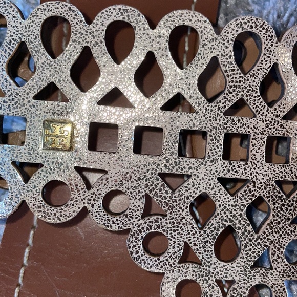 Tory Burch leather sandals gold crackle circle geometric design wide vamp 8 - Picture 2 of 5